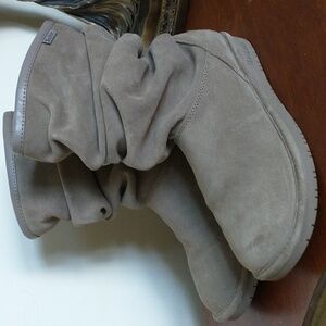 Skechers Australia Suede Leather Cute Light Grey Boots 5